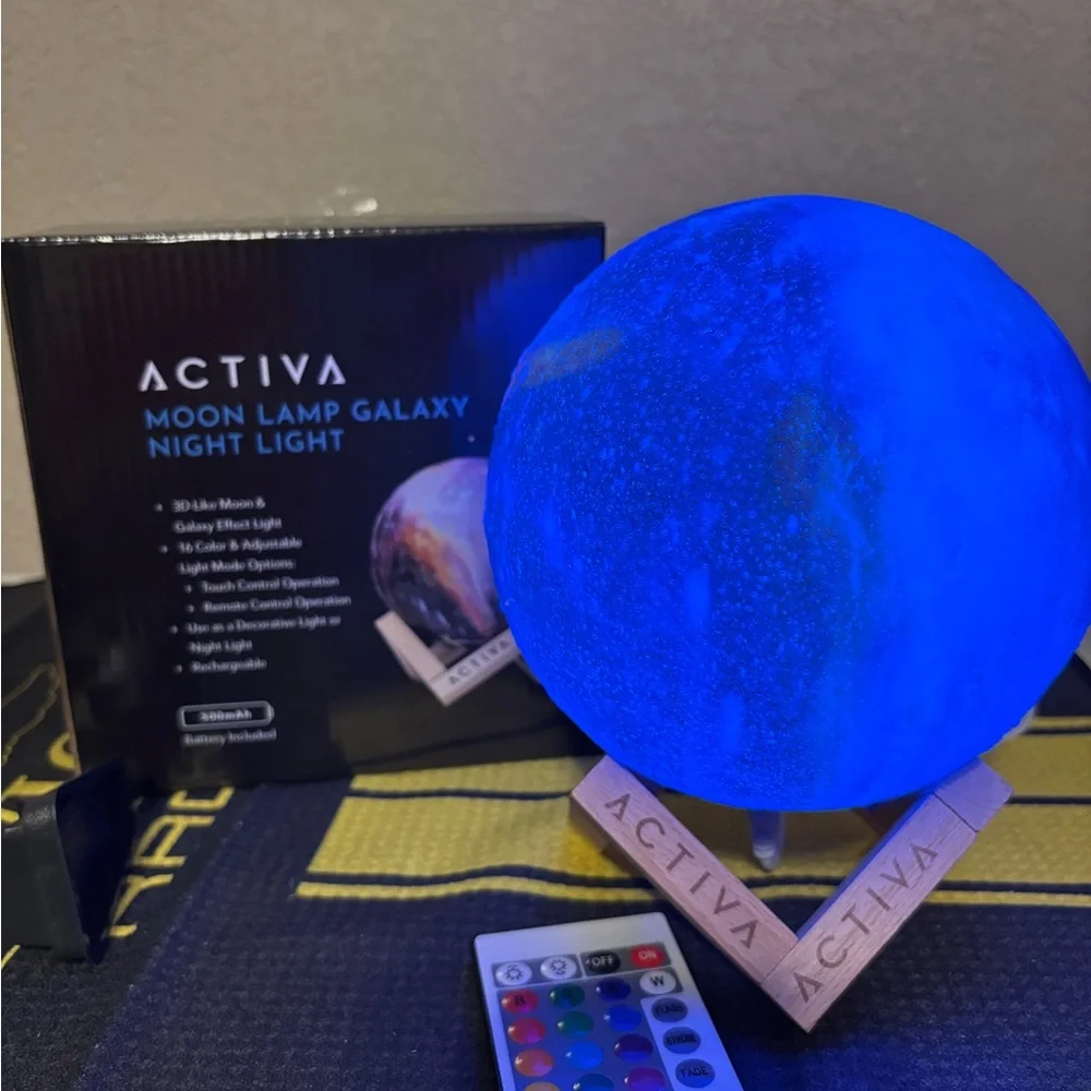 Activa by Invicta Vibrant color changing LED Globe. Brand new and sealed boxes.
